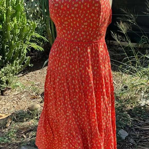 Elegant Red Floral Dress - Picture 5 of 16